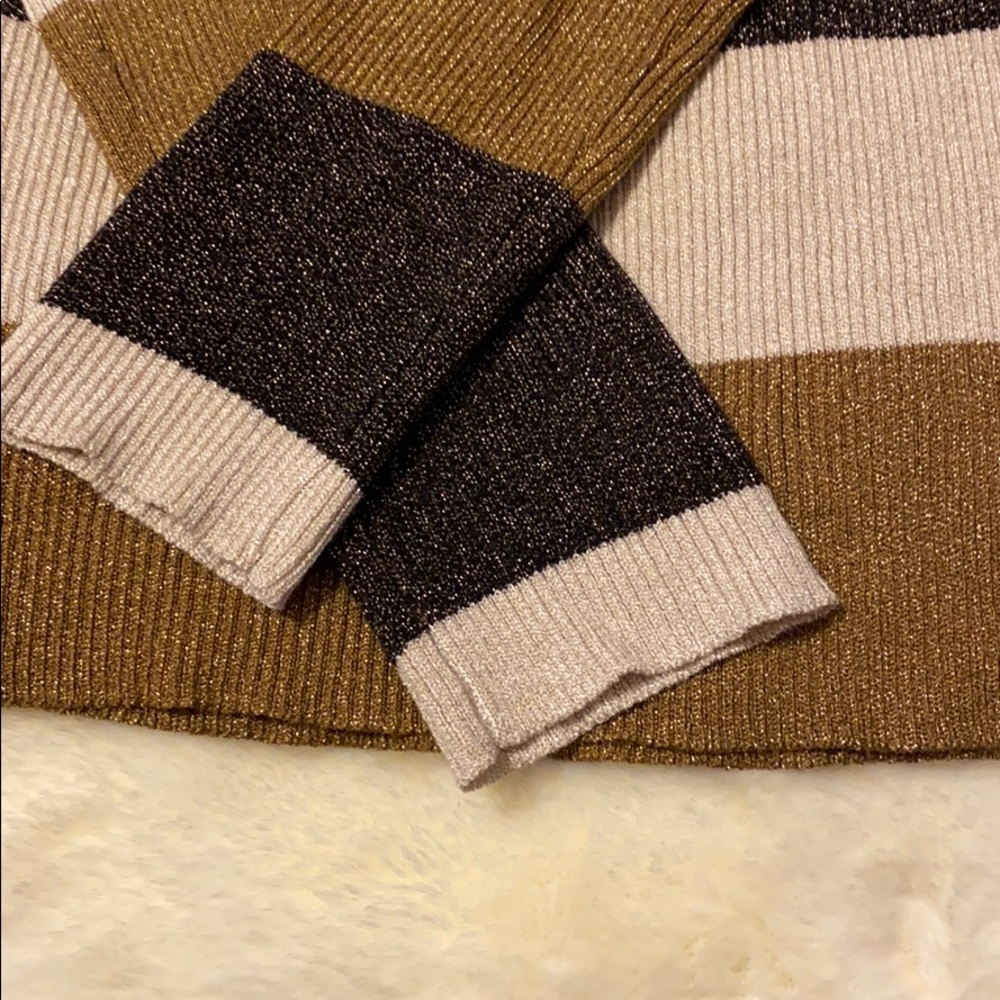 Sweater - Picture 2 of 6